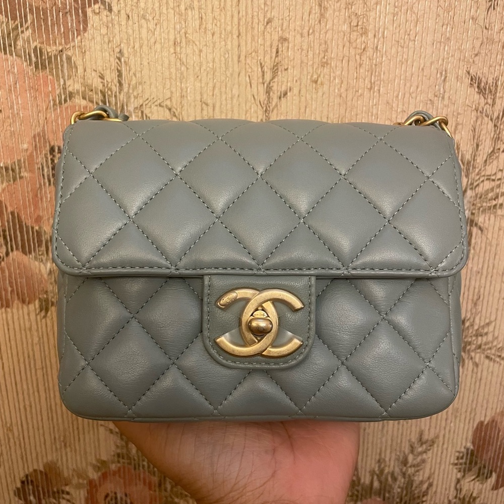 Chanel Quilted Green Leather Casino Royale Small Square Bag Chip Charms - Picture 5 of 16